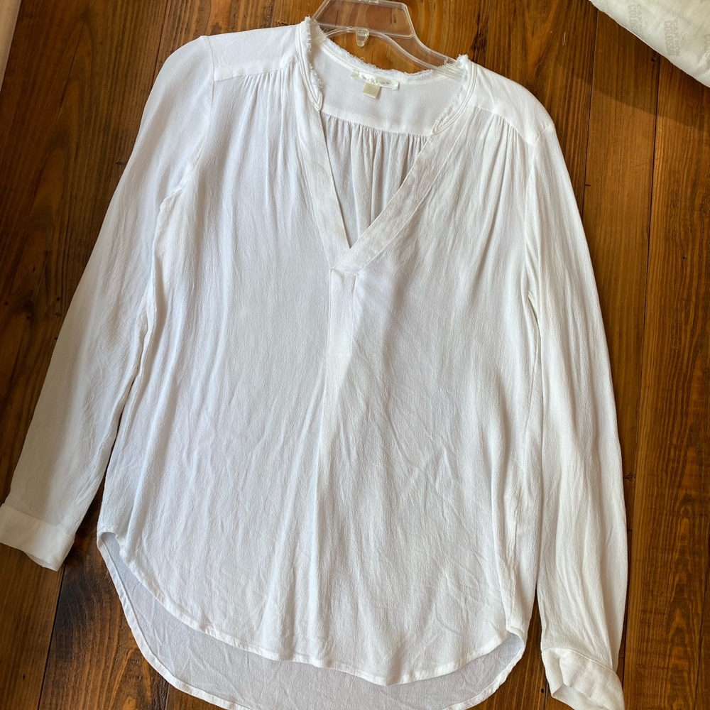 Chic White V-Neck Blouse